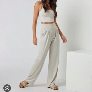 Vuori - S -Women’s Pants Lux at Ease Straight - NWOT - sold out online - Suede